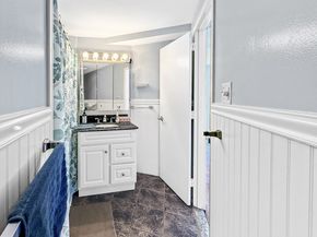 300 Lynn Shore Dr 203, Lynn MA 01902