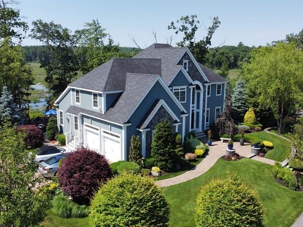 10 Woodbury Ln, Middleton MA 01949