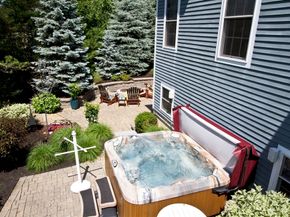 10 Woodbury Ln, Middleton MA 01949