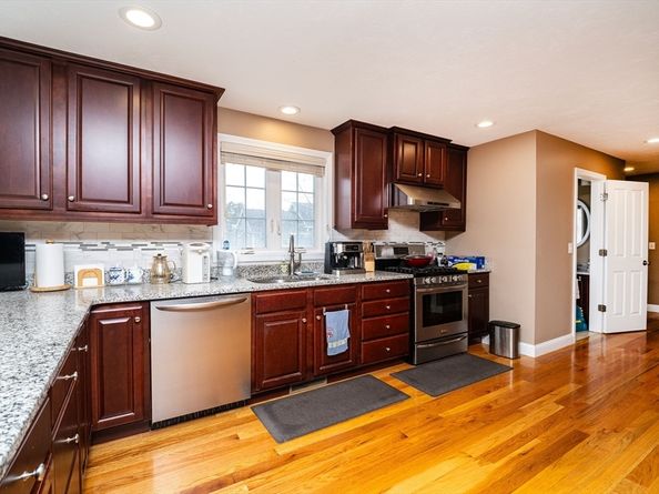 28 Woodlawn Ave, Billerica MA 01821
