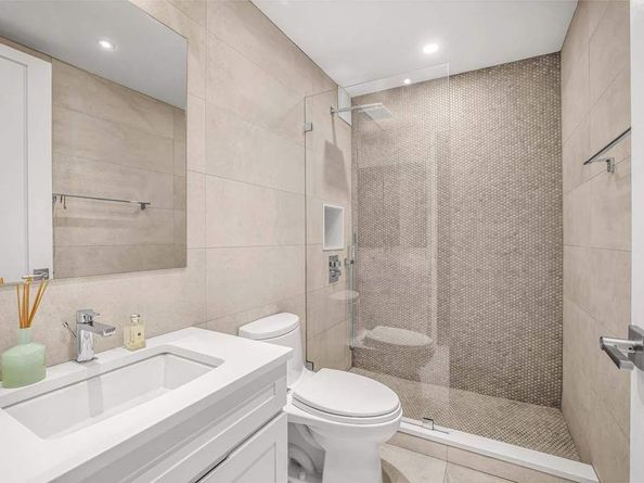 330 East 38th Street 7Q, New York NY 10016