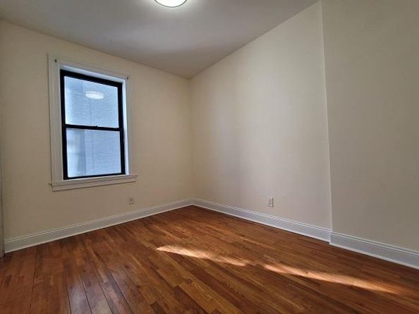 21-67 33rd Street 2C, Queens NY 11105