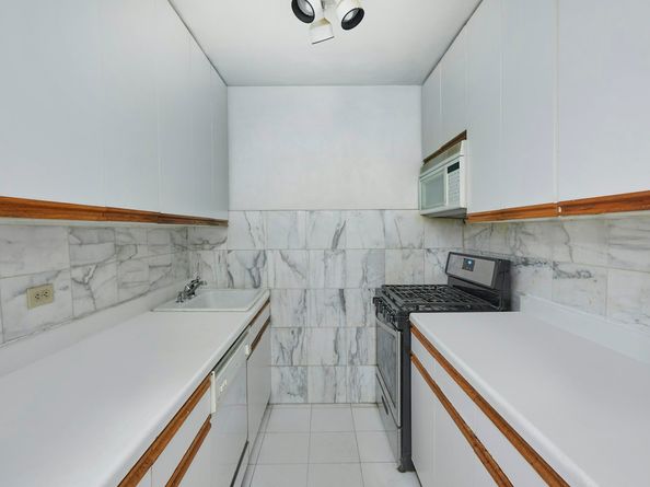 300 East 33rd Street 2L, New York NY 10016
