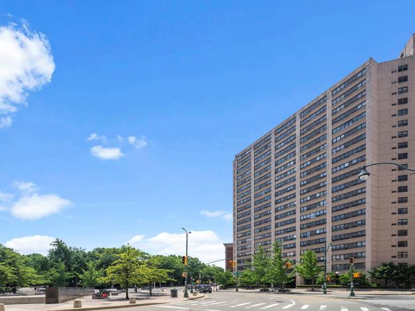 300 West 110th Street 16B, New York NY 10025