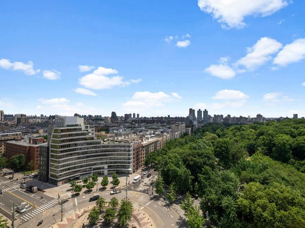 300 West 110th Street 16B, New York NY 10025