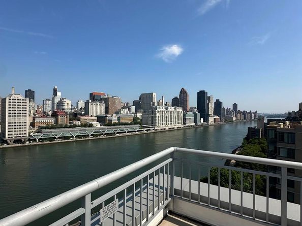 455 Main Street 16A, New York NY 10044