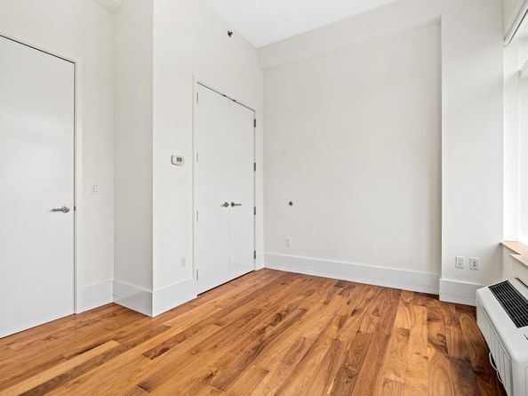 10-17 Jackson Avenue 3B, Queens NY 11101