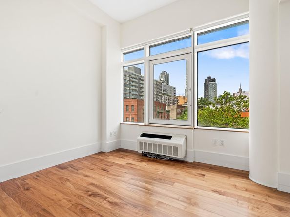 10-17 Jackson Avenue 3B, Queens NY 11101