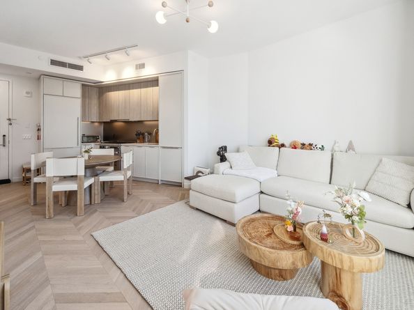 29-18 41st Avenue 10A, Queens NY 11101