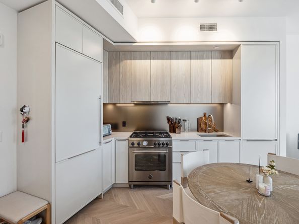 29-18 41st Avenue 10A, Queens NY 11101