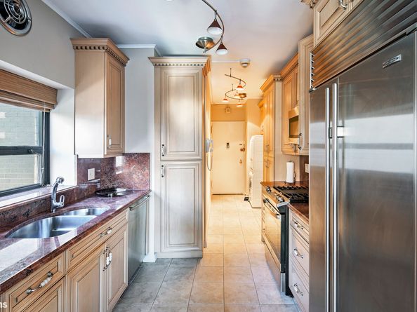 425 East 58th Street 8F, New York NY 10022