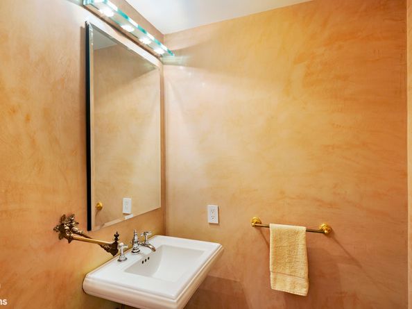 425 East 58th Street 8F, New York NY 10022