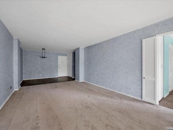 61-20 Grand Central Parkway C303, Queens NY 11375