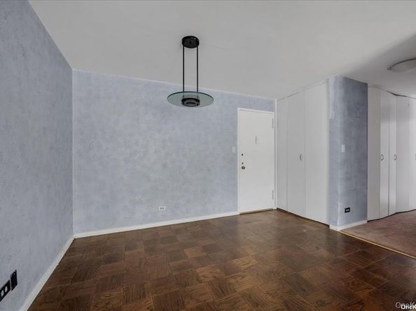 61-20 Grand Central Parkway C303, Queens NY 11375