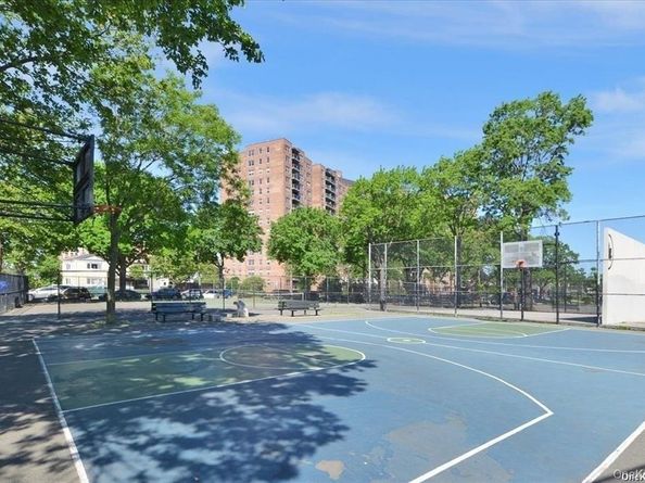 61-20 Grand Central Parkway C303, Queens NY 11375