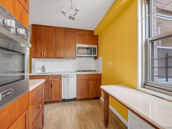 61-20 Grand Central Parkway C303, Queens NY 11375