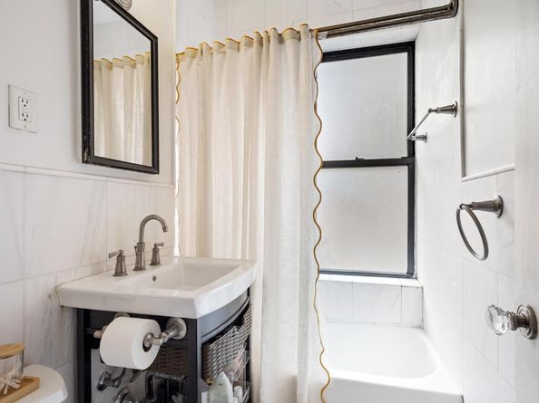 295 West 11th Street 2E, New York NY 10014