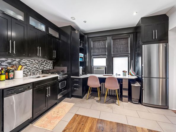 295 West 11th Street 2E, New York NY 10014