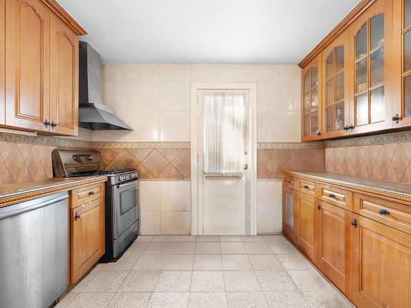 27-24 165th Street, Queens NY 11358