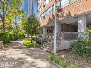 215 Park Row 4B, New York NY 10038