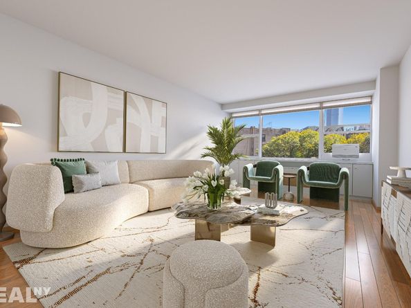 215 Park Row 4B, New York NY 10038