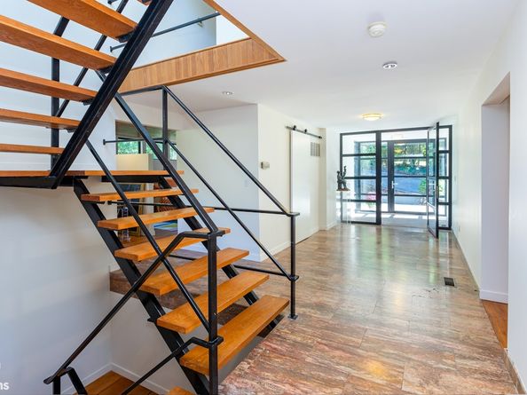 712 Ladd Road, Bronx NY 10471