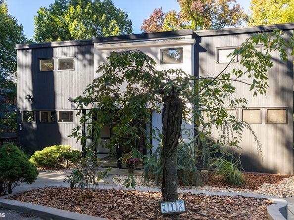 712 Ladd Road, Bronx NY 10471