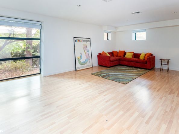 712 Ladd Road, Bronx NY 10471