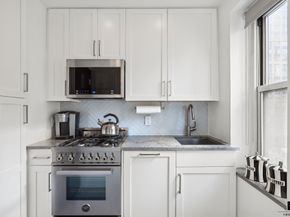 400 East 52nd Street 9C, New York NY 10022