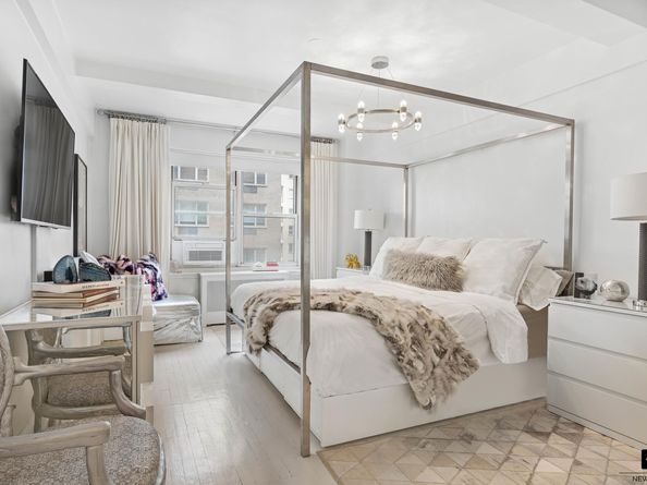 400 East 52nd Street 9C, New York NY 10022