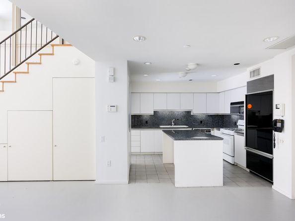 42 Downing Street, New York NY 10014