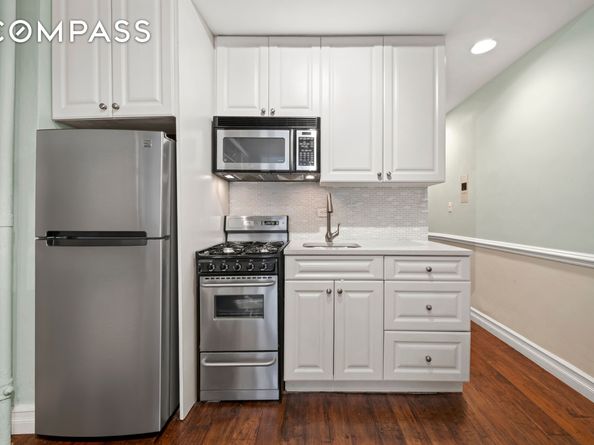 118 West 72nd Street 204, New York NY 10023
