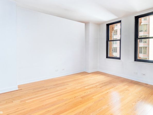 56 Pine Street 10G, New York NY 10005