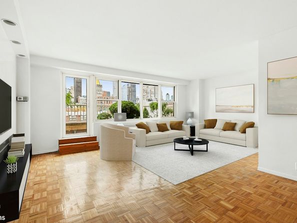 305 East 24th Street 18S, New York NY 10010