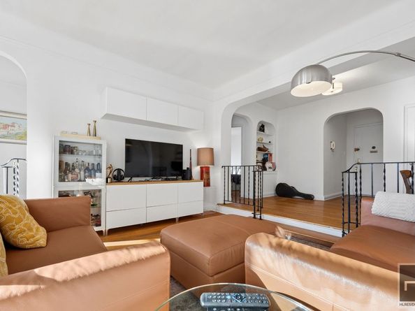 357 West 55th Street 6J, New York NY 10019
