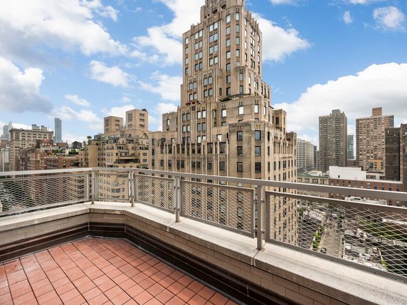 2 5th Avenue 18C, New York NY 10011