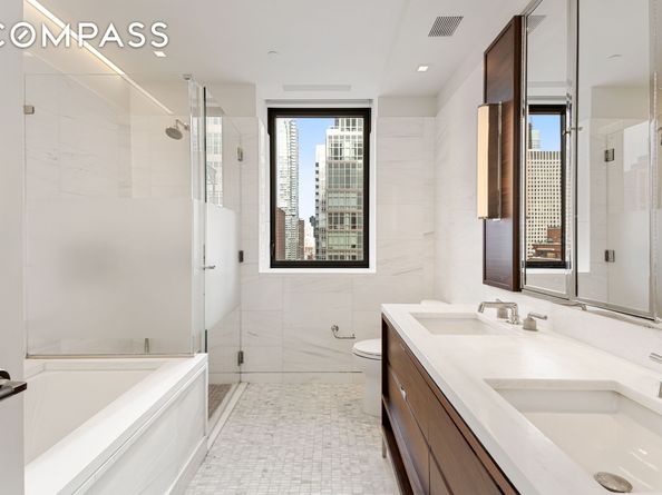 301 East 50th Street 17B, New York NY 10022
