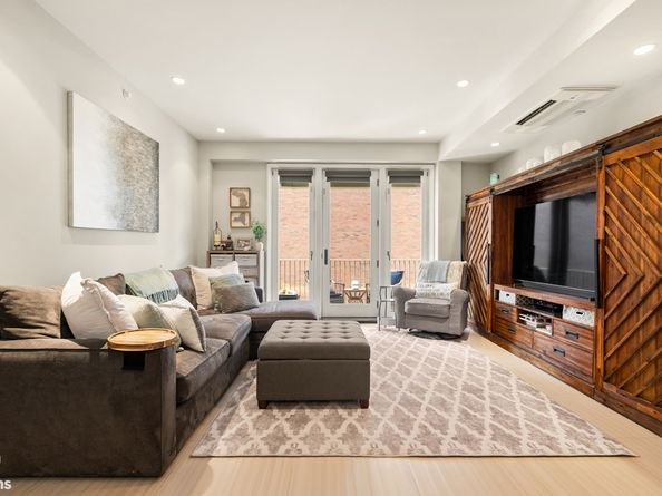 30-11 21st Street 4E, Queens NY 11102