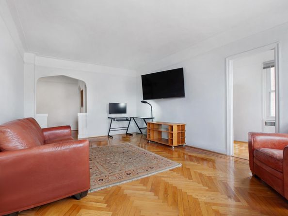 687 West 204th Street 6D, New York NY 10034