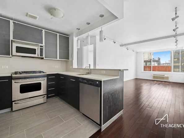 13-11 Jackson Avenue 8D, Queens NY 11101