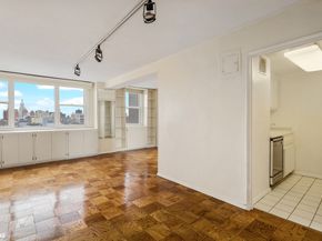 77 7th Avenue 21A, New York NY 10011