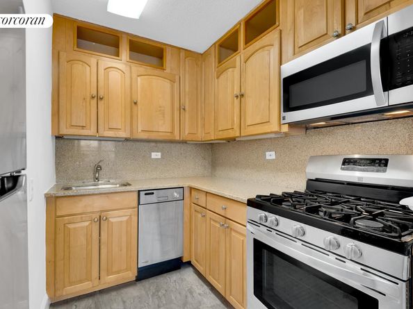 300 West 110th Street 9F, New York NY 10026