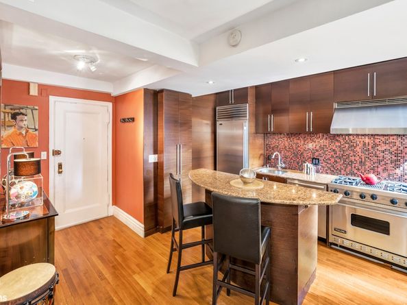 319 East 50th Street 9E, New York NY 10022