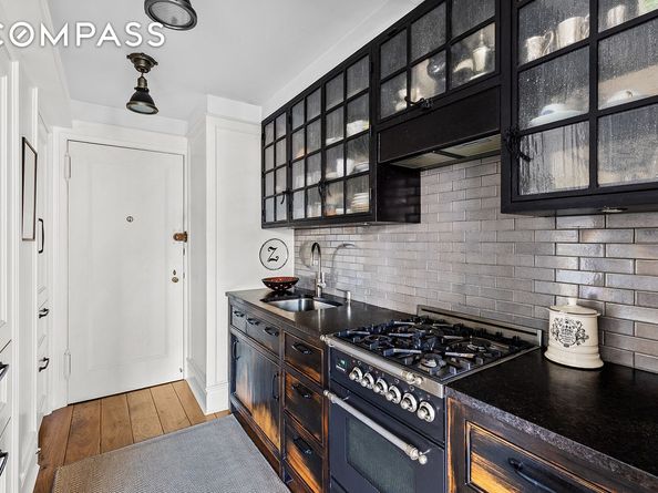 44 Gramercy Park N 8B, New York NY 10010