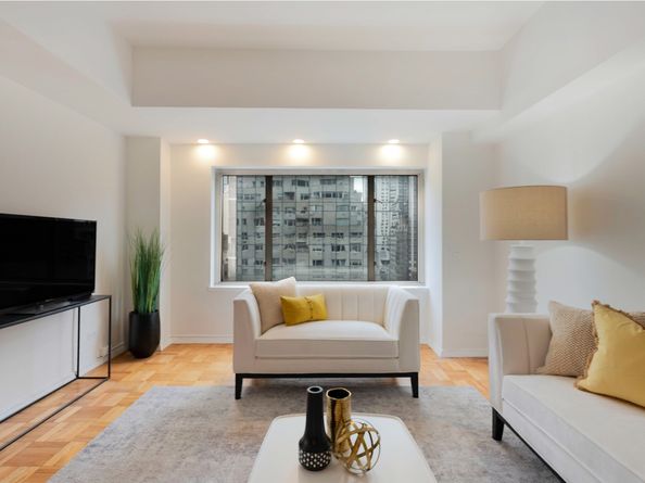 200 East 57th Street 17A, New York NY 10022