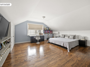 198-31 Pompeii Avenue, Queens NY 11423