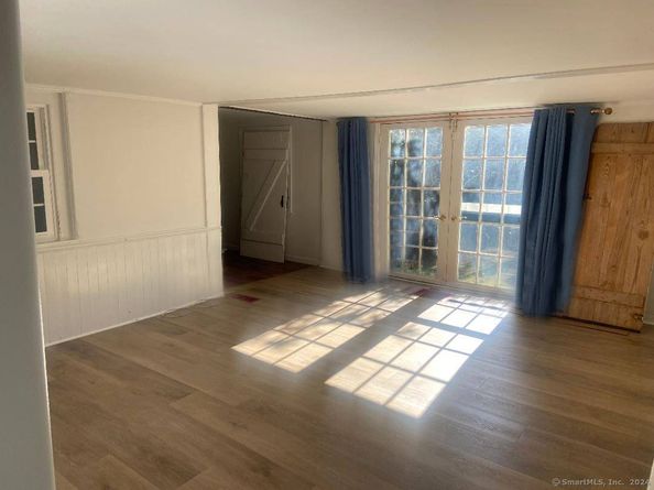 18 Oaklawn Avenue, Stamford CT 06905
