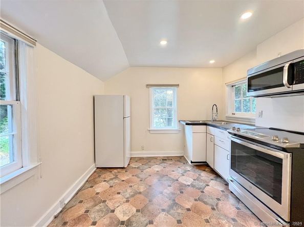 18 Oaklawn Avenue, Stamford CT 06905