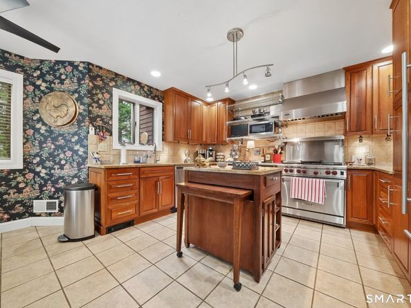 3300 Park Avenue 16, Bridgeport CT 06604