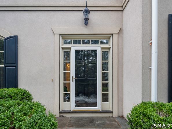 28 E Maple Street 28, New Canaan CT 06840